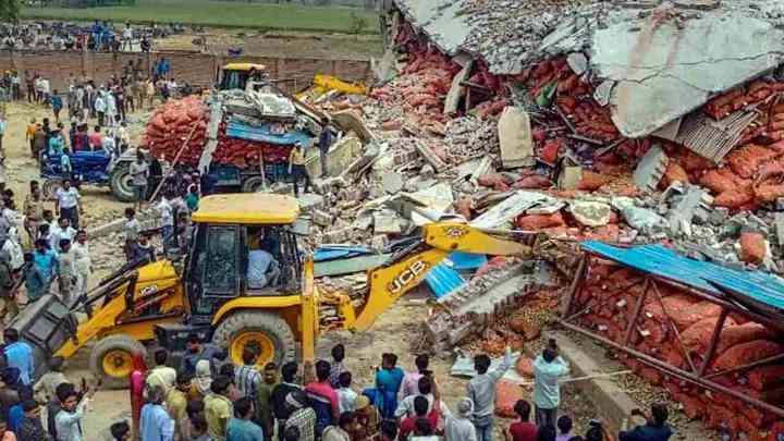 कोल्ड स्टोरेज हादसा: मरने वालों की संख्या 14 हुई, सीएम योगी ने दिए जांच के आदेश