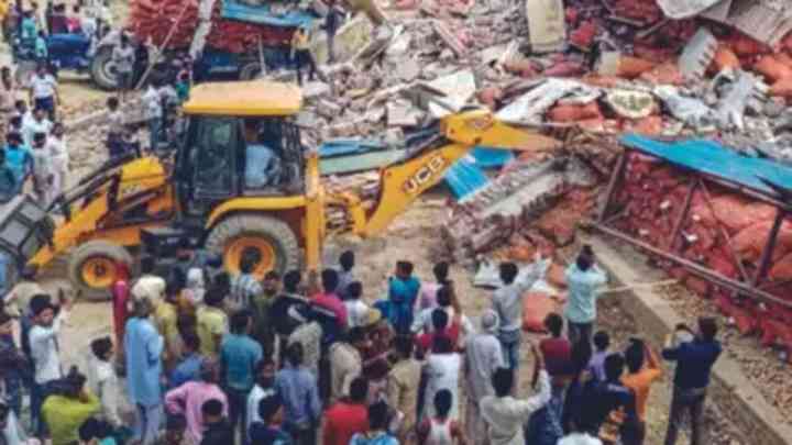 संभल कोल्ड स्टोरेज की छत गिरने से मरने वालों की संख्या 8 पहुंची, 20 से अधिक घायल