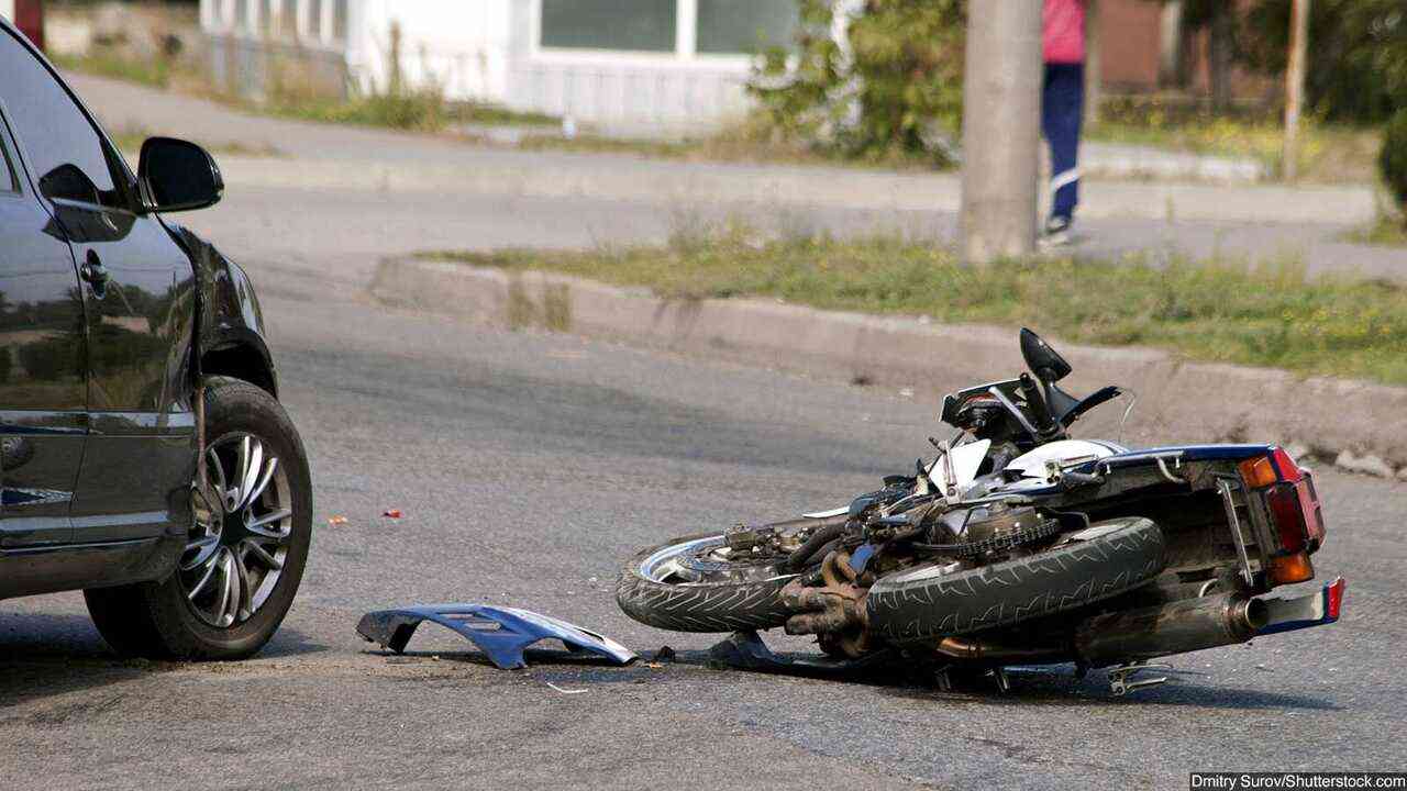 उत्तर प्रदेश: मोटर साइकिल से टकराई कार, बुजुर्ग दंपति की मौत