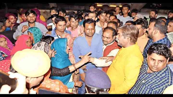 उत्तर प्रदेश में होली की तैयारियों के दौरान हुई झड़प में 4 घायल