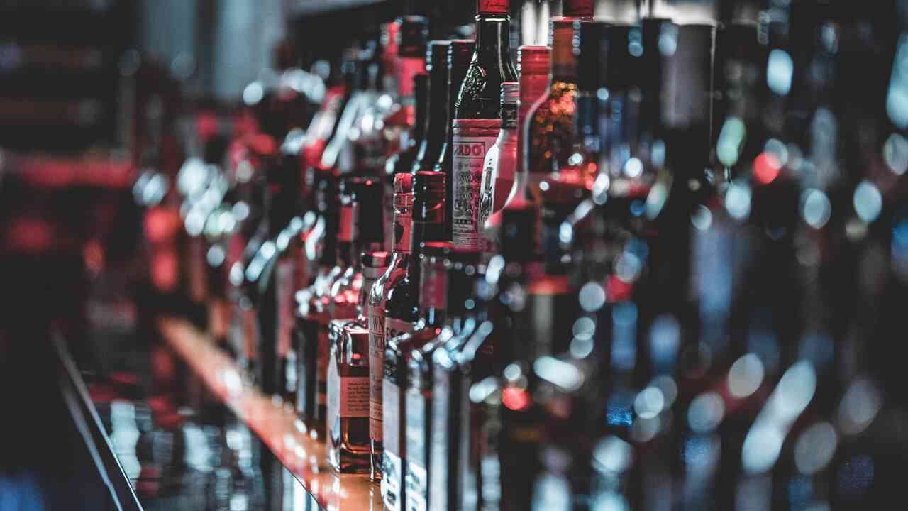 उत्तर प्रदेश में 60% शराब की दुकानें नए उद्यमियों के पास जाती हैं