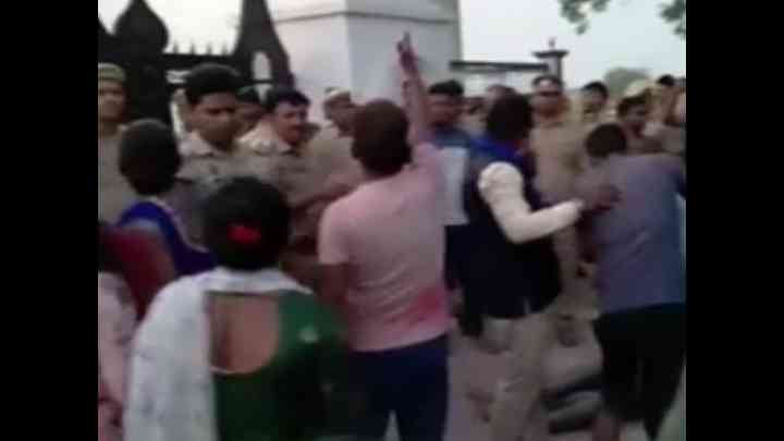 MP Nirahua's Brother Assaults Dalit: आजमगढ़ के सांसद निरहुआ के भाई ने होली पर दलित युवकों पर किया 'हमला': भीम आर्मी ने किया विरोध प्रदर्शन