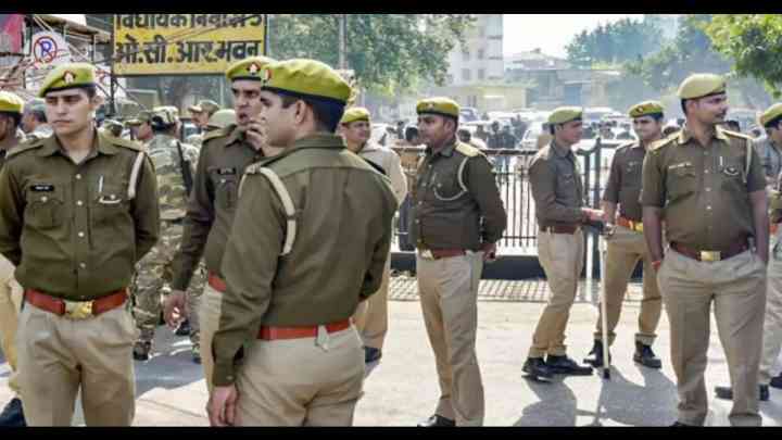 मेरठ में होली से पहले दो समुदाय आपस में भिड़े, एक दूसरे पर किया पथराव