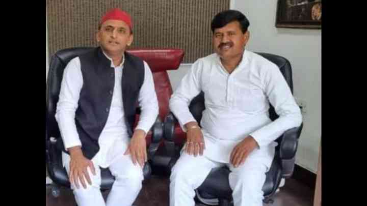 एटा में अखिलेश के करीबी जुगेंद्र सिंह यादव गिरफ्तार, सपा के टिकट पर लड़ चुके हैं चुनाव