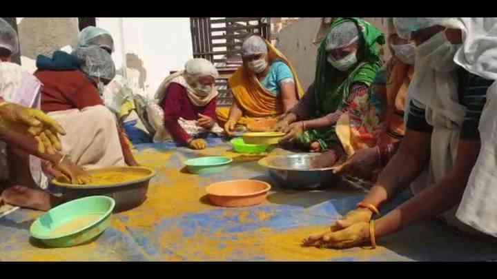 वृंदावन मंदिर के फूलों से बने हर्बल गुलाल के लिए विदेशों से आ रहे ऑर्डर