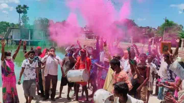 बलम पिचकारी जो विदआउट कंसेंट मारी तो.... यूपी पुलिस ने हुदंगियों को दिया संदेश