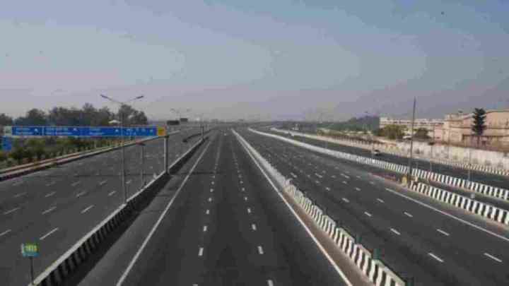 EXPRESSWAY और NATIONAL HIGHWAY पर सफर हुआ महंगा, आधी रात से बढ़ जाएंगी टोल की दरें