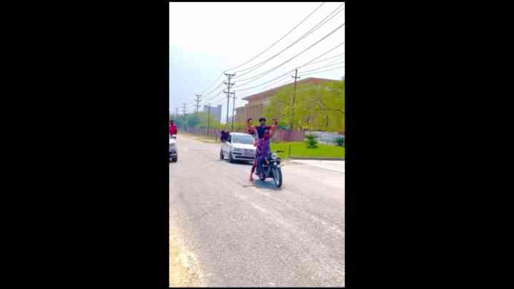 Noida Traffic Police Slap Fine of Rs 68,000: नोएडा ट्रैफिक पुलिस ने होली पर वाहन मालिकों पर 68 हजार रुपये का जुर्माना लगाया, होली पर 'स्टंट' का इंस्टा रील वायरल