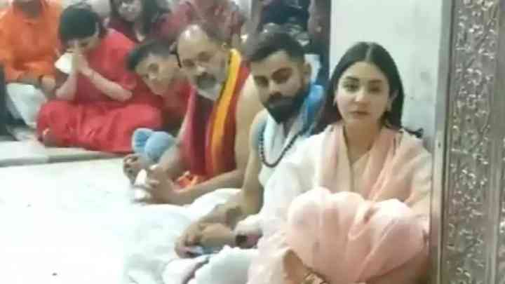 उज्जैन के महाकालेश्वर मंदिर में अनुष्का शर्मा और विराट कोहली ने लिया आशीर्वाद