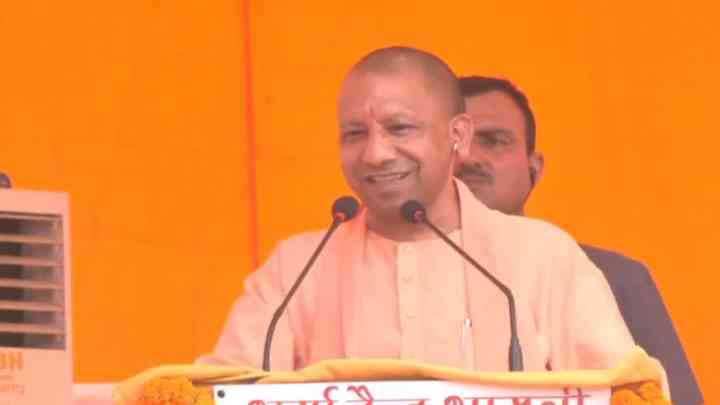 निकाय चुनाव प्रचार के पहले दिन माफिया पर CM योगी का प्रहार, बोले- हमने ढोलकर बजाकर माफिया को रसातल में पहुंचाया