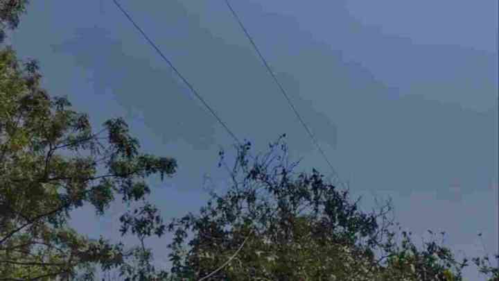 जौनपुर: छत पर काम कर रहे मजदूर पर गिरी हाई टेंशन तार, बुरी तरह से झुलसा