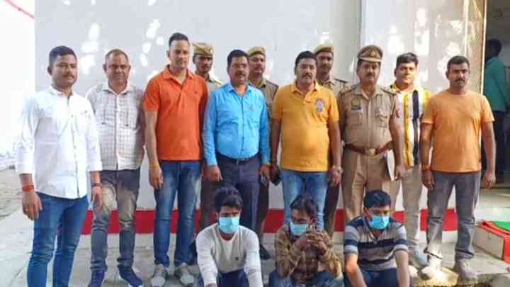 उपचुनाव और निकाय चुनाव के मद्देनजर पुलिस अलर्ट, अंतर्राज्यीय गांजा तस्करों पर कसा शिकंजा, 1100 पेटियों में भरी शराब की बोतलें भी बरामद