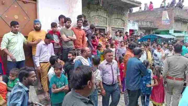 पुलिस ने एक मकान से 5 बच्चों समेत 7 लोगों को किया रेस्क्यू, तंत्र मंत्र के चलते हफ्ते भर से कमरे में थे बंद!