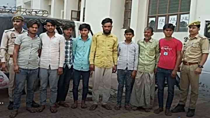 बृज क्षेत्र में पुलिस और साइबर सेल ने मारी रेड, ऑनलाइन ठगी करने वाले 8 शातिर ठग गिरफ़्तार