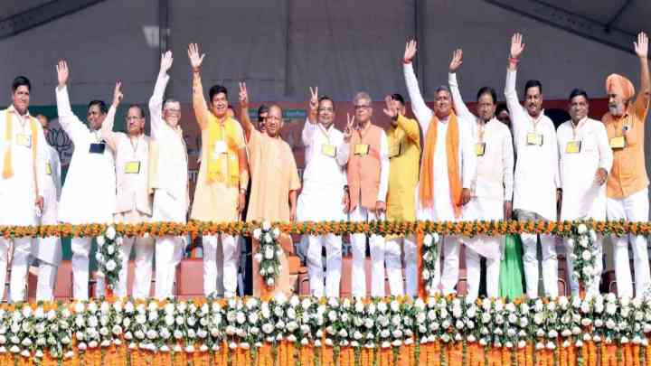 दूसरे चरण के नगर निकाय चुनाव प्रचार में चल रही सीएम योगी की धुआंधार रैली, बोले- प्रदेश में उपद्रव नहीं, उत्सव हो रहे