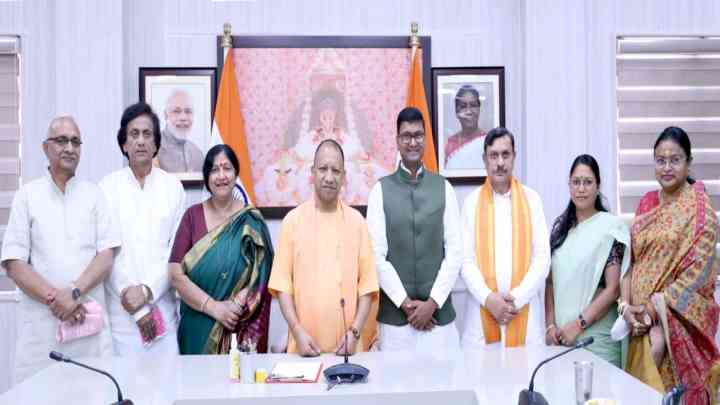 सीएम योगी ने नवनिर्वाचित 7 महापौर से की मुलाकात, 'कुछ अच्छा' और 'कुछ नया' करने की जताई उम्मीद  