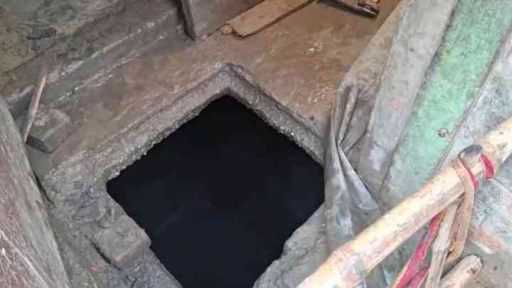 कुशीनगर: शौचालय की टंकी साफ करने उतरे 5 लोगों के साथ हुआ बड़ा हादसा, 4 की मौत, 1 लड़ रहा जिंदगी के लिए जंग