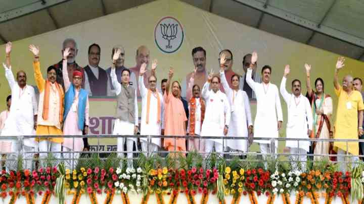 मुख्यमंत्री योगी का फिर माफिया पर अटैक, बोले- प्रदेश में आम आदमी सुरक्षित, गले में पट्टा लटका कर घूम रहे माफिया