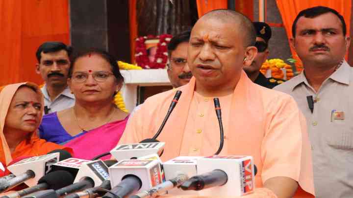 कल मथुरा दौरे पर आ रहे हैं सीएम योगी, तैयारियों में जुटा प्रशासन, यहां देखें पूरा शेड्यूल