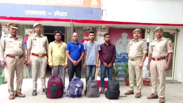 मेरठ से गिरफ्तार हुए बांग्लादेशी नागरिक, फर्जी दस्तावेज के आधार पर खुद को बता रहे थे भारतीय