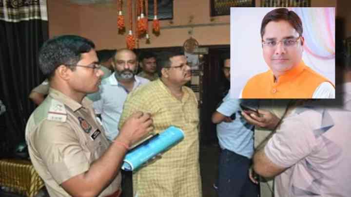 मेरठ: घर के बेड पर पड़ा मिला बीजेपी नेता का शव, झगड़े के बाद देर रात मायके चली गई थी पत्नी, सुबह पति के सीने में मिली गोली