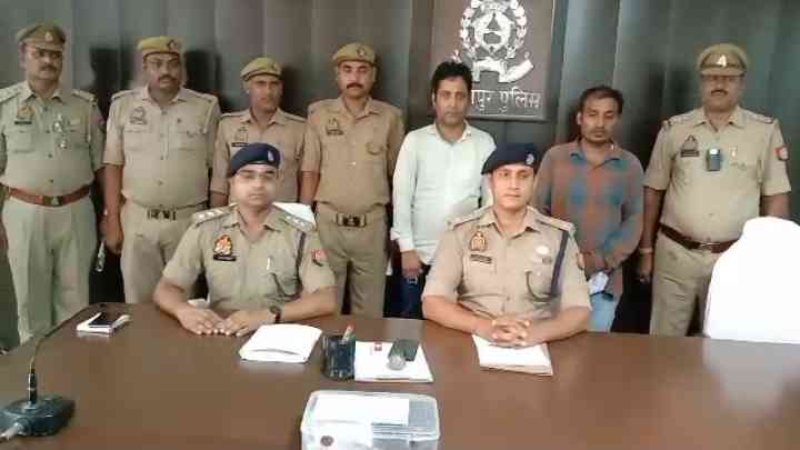 मिर्जापुर: परीक्षा केंद्र में बैठ ब्लूटूथ डिवाइस के जरिए कर रहा था चीटिंग, ऐसे हुआ भंडाफोड़