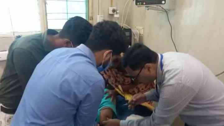 अजब-गजब: ढाई साल के बच्चे ने सांप को मुंह में चबाया, सांप की मौत