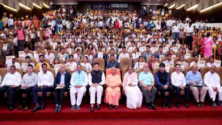 2017 के पहले यूपी बोर्ड नकल के लिए था बदनाम,नकल माफिया का  करना चाहिए सामाजिक बहिष्कार-  योगी आदित्यनाथ