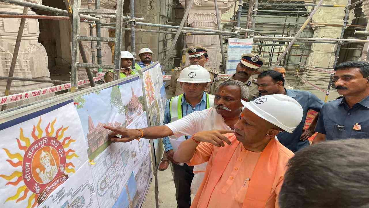 CM योगी ने किए रामलला व हनुमानगढ़ी के दर्शन, राम मंदिर निर्माण से जुड़े विकास कार्यों का लिया जायजा