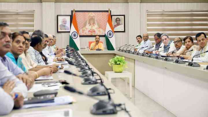 CM योगी आदित्यनाथ ने सभी अपर मुख्य सचिवों/प्रमुख सचिवों के साथ की बैठक, बोले- जनसमस्याओं का निस्तारण शीर्ष प्राथमिकता