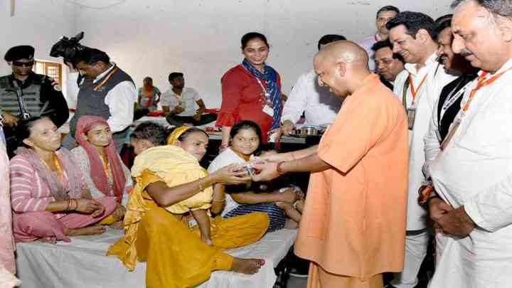 सहारनपुर में मुख्यमंत्री ने किया बाढ़ प्रभावित क्षेत्रों का हवाई और जमीनी सर्वेक्षण, अधिकारियों के साथ भी की बैठक