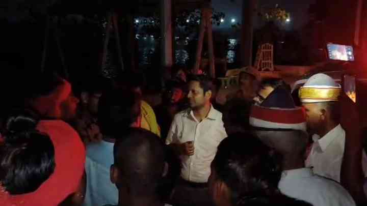 मथुरा: जिलाधिकारी ने यमुना घाटों का किया निरीक्षण, जारी किए गए बाढ़ कन्ट्रोल रूम नंबर