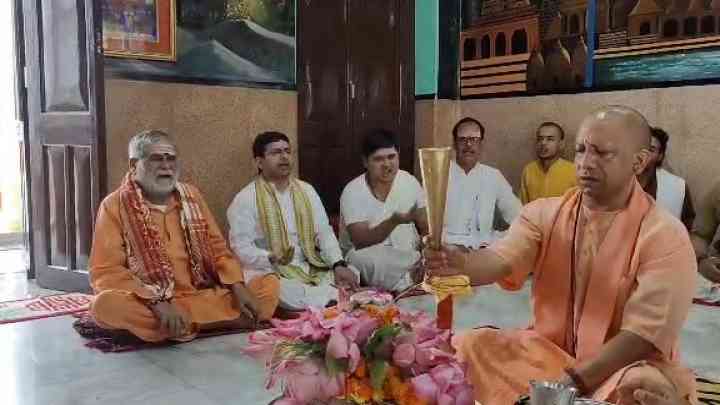 सावन का दूसरा सोमवार: सोमवती अमावस्या पर सीएम योगी ने किया रुद्राभिषेक