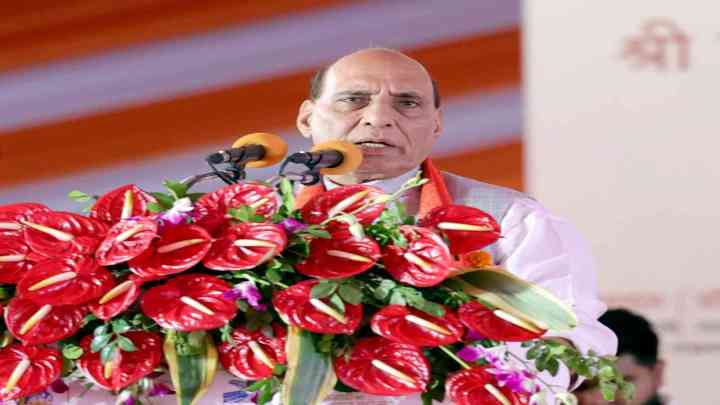 पीएम मोदी के विजन और सीएम योगी के मिशन के अनुरूप हो रहा है यूपी का विकास- रक्षा मंत्री राजनाथ सिंह