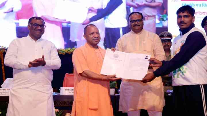 सीएम योगी ने कुशल खिलाड़ी कोटे में चयनित 227 आरक्षियों को दिए नियुक्ति पत्र