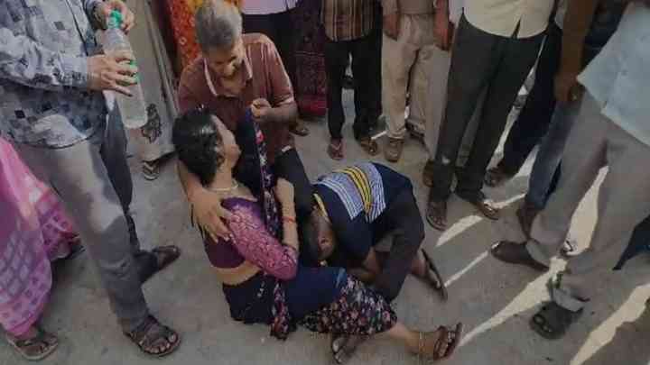 एटा: बहु को इलाज के लिए ले जा रहे परिवार की गाड़ी नहर में गिरी, 5 लोगों की मौत