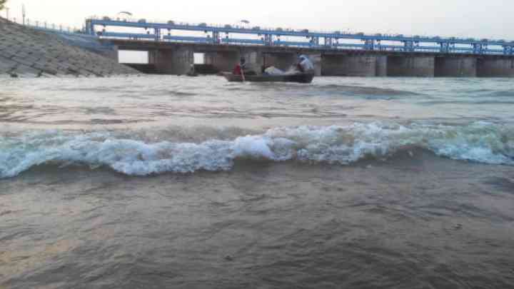 कानपुर में बढ़ा गंगा का जलस्तर, निचले इलाकों में अलर्ट जारी, सीएम ने तहसील कर्मियों को दिए निर्देश