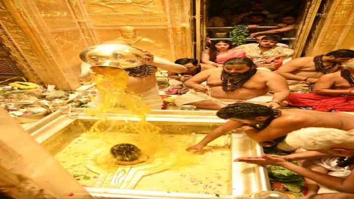 7 लाख से ज्यादा श्रद्धालुओं ने सावन के अंतिम सोमवार को किए काशी विश्वनाथ के दर्शन, पूरे महीने का आंकड़ा करोड़ों में...