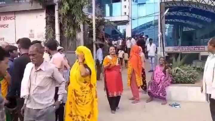 फर्रुखाबाद: अपना दल की विधायक पति के अस्पताल की गुंडई! बिल न देने पर नहीं दिया बच्चे का शव    