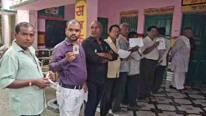 Ghosi Bypoll: घोसी उपचुनाव के लिए वोटिंग जारी,  सुबह 11 बजे तक हुआ 21.57% मतदान