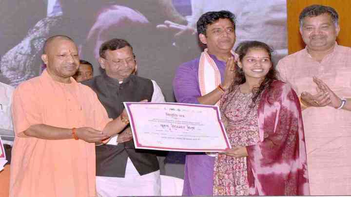 गोरखपुरः CM योगी ने कहा- युवाओं के लिए उत्तर प्रदेश में नौकरी व रोजगार की कोई कमी नहीं