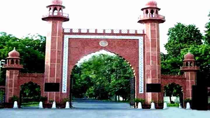 UP News: अलीगढ़ मुस्लिम विश्वविद्यालय में 300 से अधिक छात्राओं की बिगड़ी तबीयत, जेएन मेडिकल कॉलेज में भर्ती