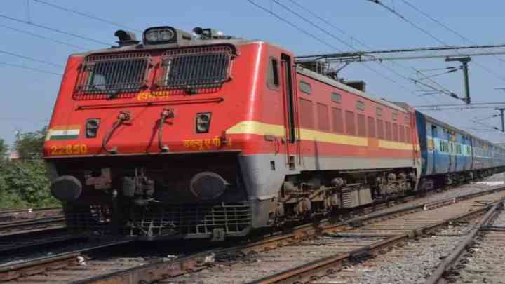 बरेली: छेड़छाड़ का विरोध करने पर छात्रा को ट्रेन के सामने फेंका, एक हाथ और 2 पैर कटे,  आरोपी अरेस्ट