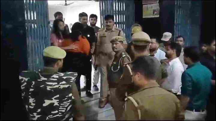 झांसी मेडिकल कॉलेज में MBBS इंटर्न और नर्सिंग छात्रों में हुई मारपीट, मौके पर पहुंचा पुलिस बल