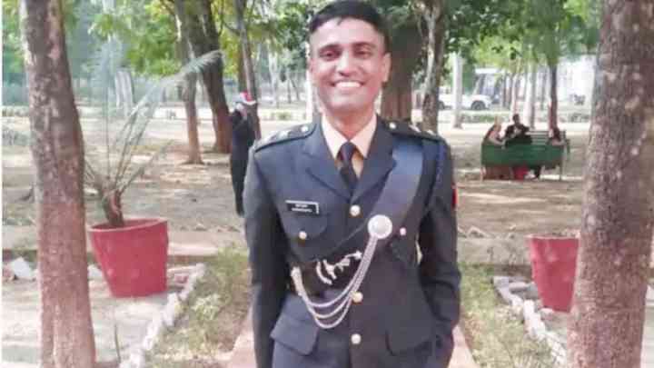 UP News: राजौरी में आगरा का लाल शहीद, आज घर पहुंचेगा पार्थिव शरीर, CM योगी ने की श्रद्धांजलि की अर्पित