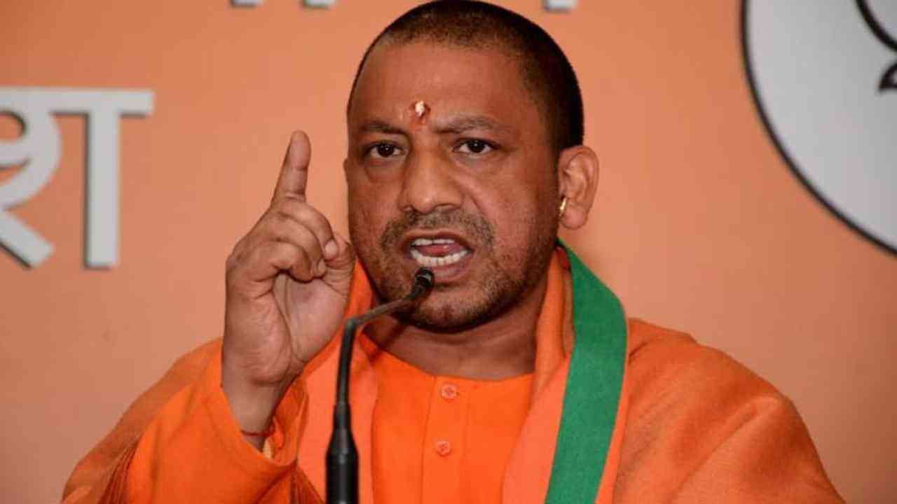 UP News: रास्ते में अंधेरा देखकर CM योगी हुए खफा, अफसरों को लगाई फटकार