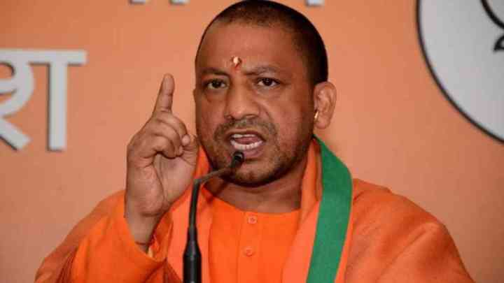 UP News: रास्ते में अंधेरा देखकर CM योगी हुए खफा, अफसरों को लगाई फटकार