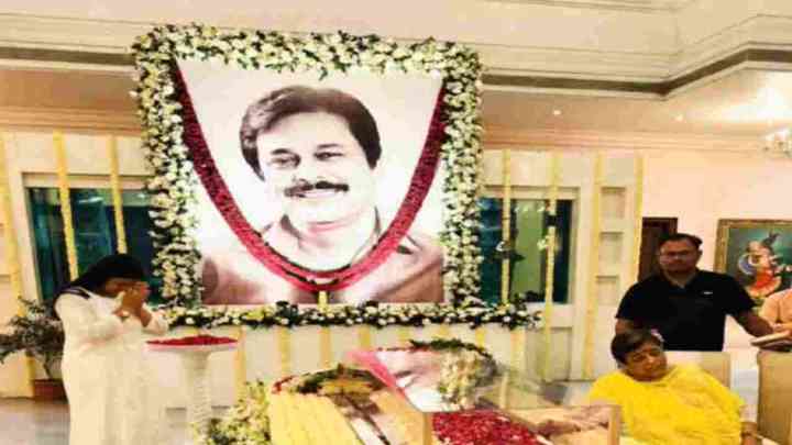 Subrata Roy Last Rites: आज सुब्रत रॉय का भैंसाकुंड में होगा अंतिम संस्कार,  16 वर्षीय पोता देखा मुखाग्नि