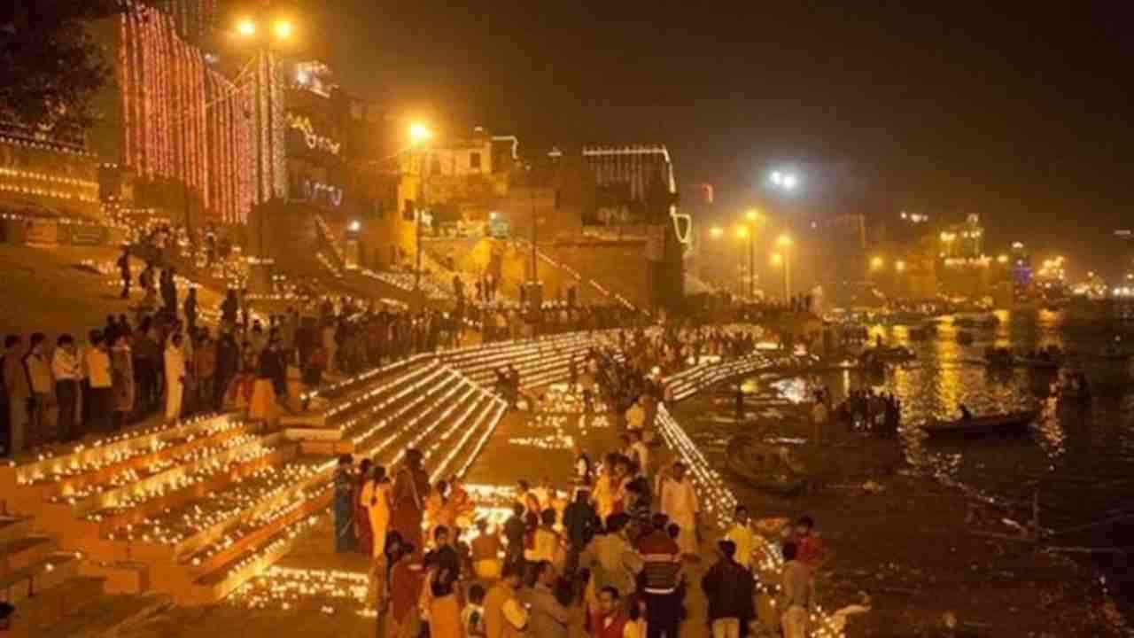 UP News: वाराणसी के 6 प्रमुख स्थानों पर लगाई बड़ी स्क्रीन, लाइव देख सकेंगे काशी की देव दीपावली