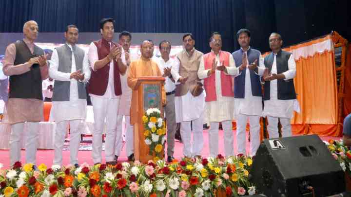 UP News: सबका जीवन सुगम बनाना सरकार की प्राथमिकता: CM योगी